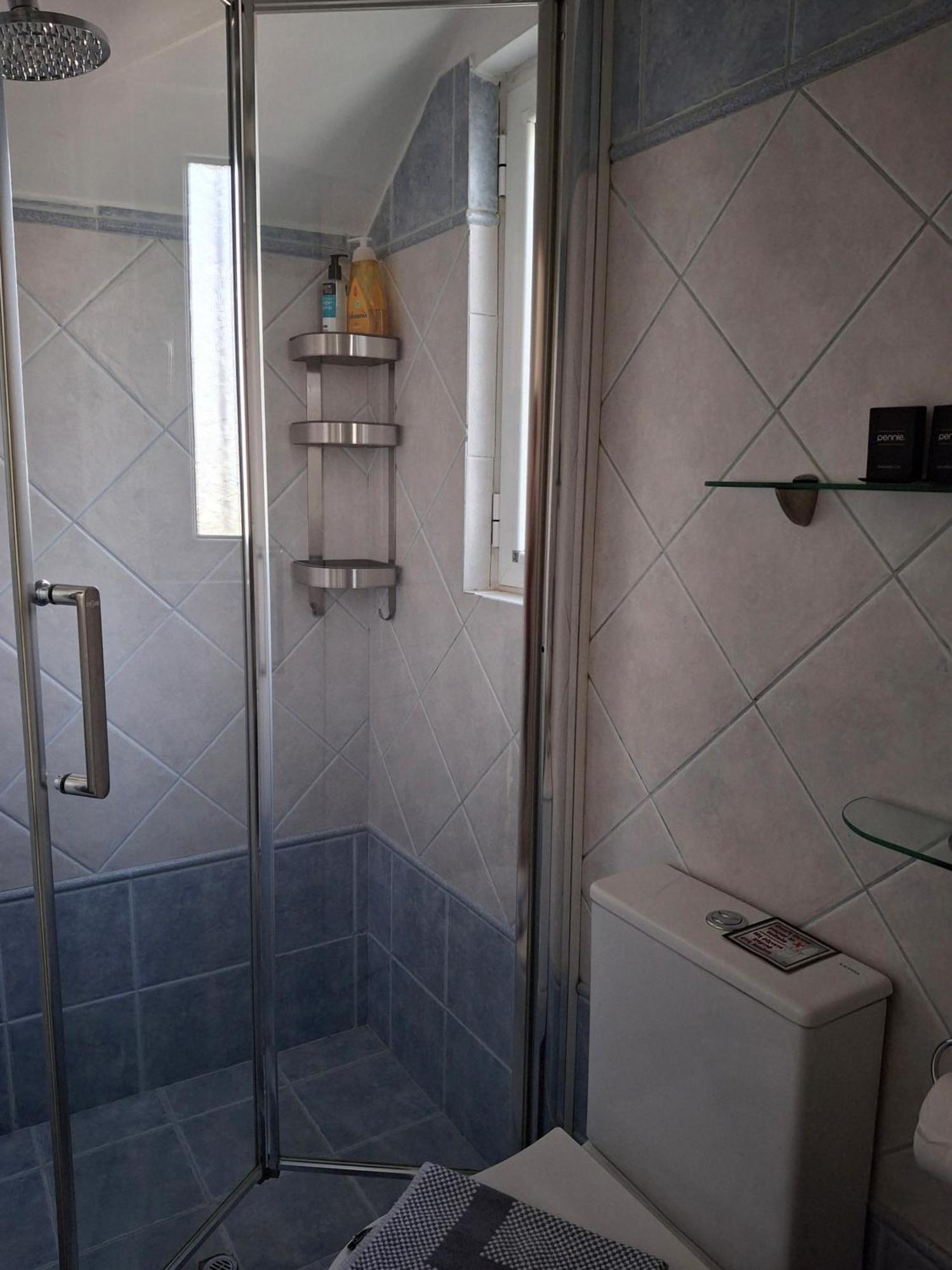 Harris Elegant House Superb View Near Airport Daire Artemida  Dış mekan fotoğraf